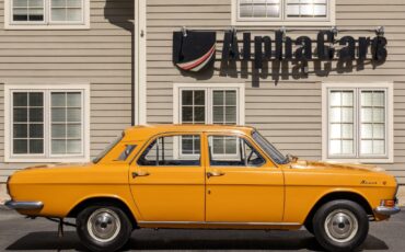 Volga-GAZ-24-1978-Sedan-4