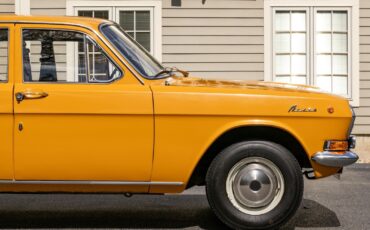 Volga-GAZ-24-1978-Sedan-6