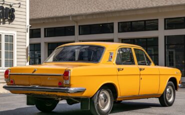 Volga-GAZ-24-1978-Sedan-8