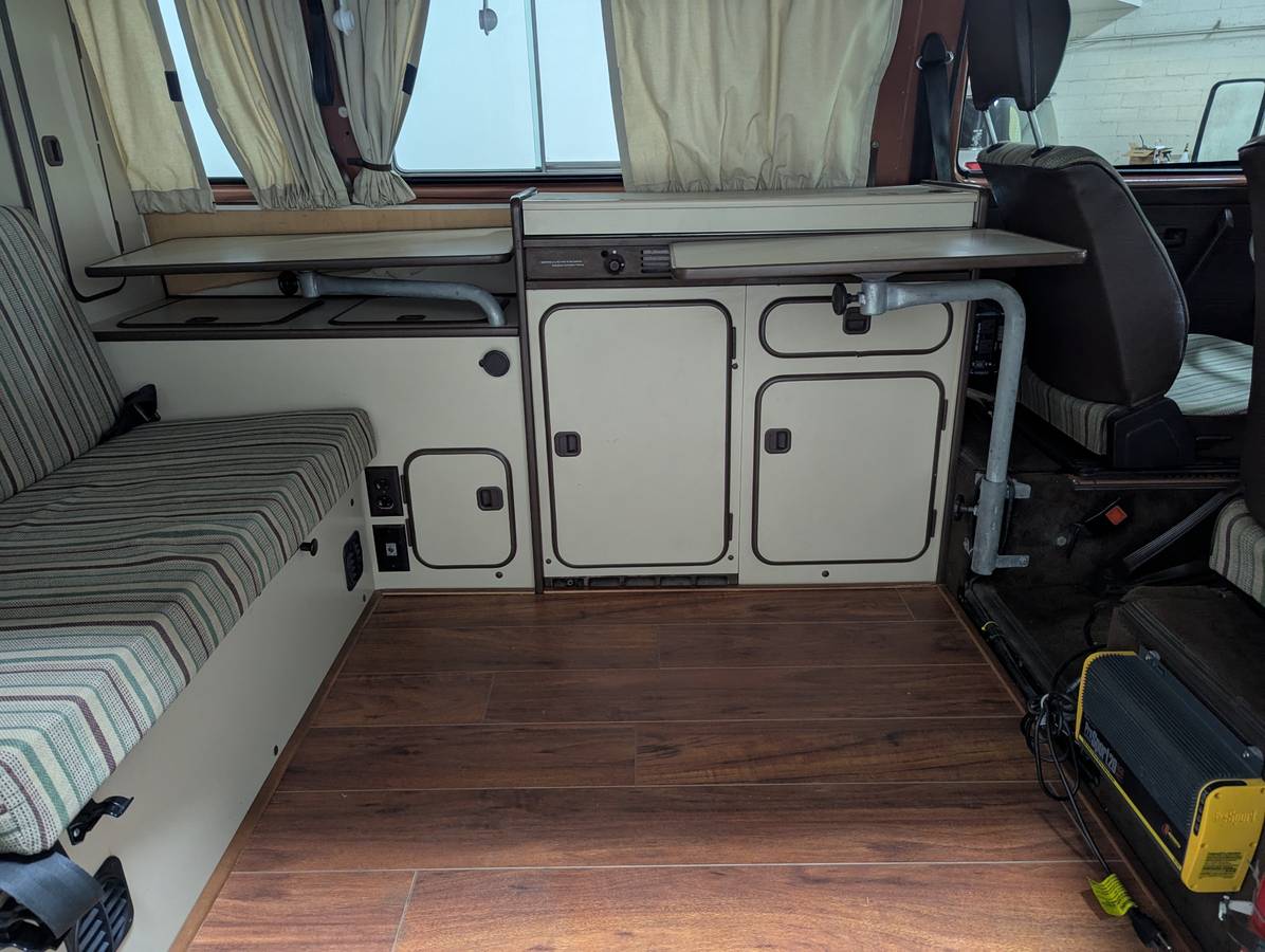 Volkswagen-1982-10