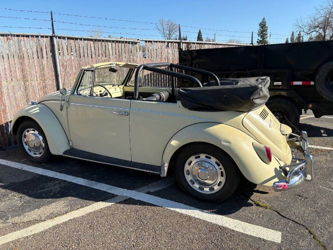 Volkswagen-Beetle-1967-Yellow-4
