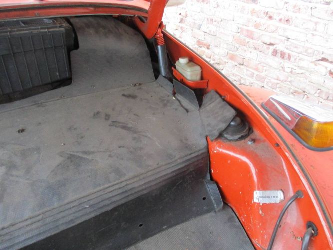Volkswagen-Beetle-1971-Orange-14