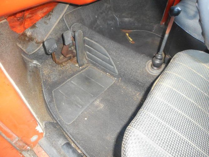 Volkswagen-Beetle-1971-Orange-19
