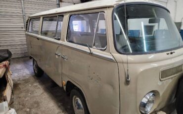 Volkswagen-Bus-1969-1