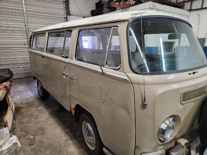 Volkswagen-Bus-1969-1