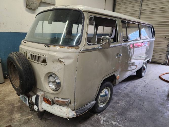 Volkswagen-Bus-1969-14