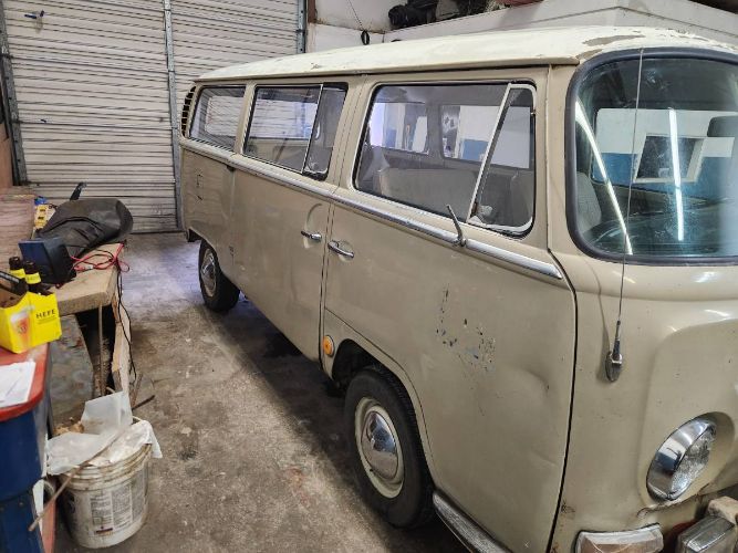 Volkswagen-Bus-1969-22