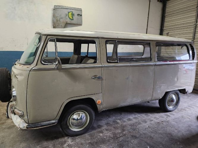 Volkswagen-Bus-1969-5