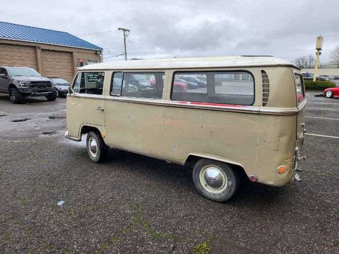 Volkswagen-Bus-1969-9