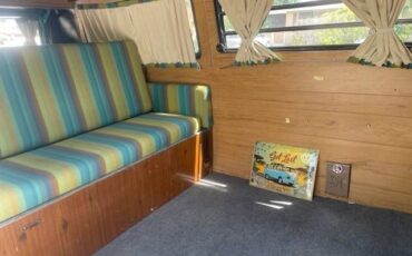 Volkswagen-Bus-1974-1