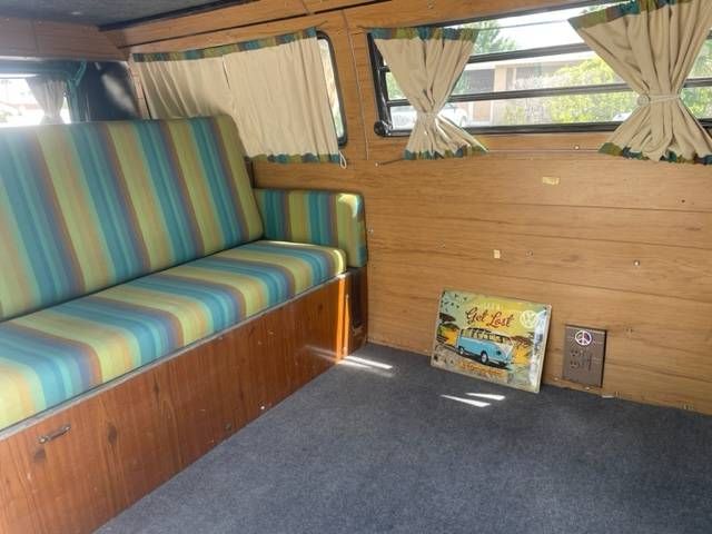 Volkswagen-Bus-1974-1
