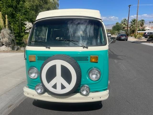 Volkswagen-Bus-1974