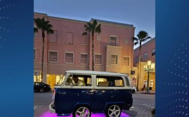Volkswagen-BusVanagon-1973-Minivan-12