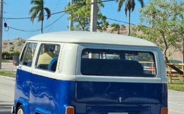 Volkswagen-BusVanagon-1973-Minivan-4