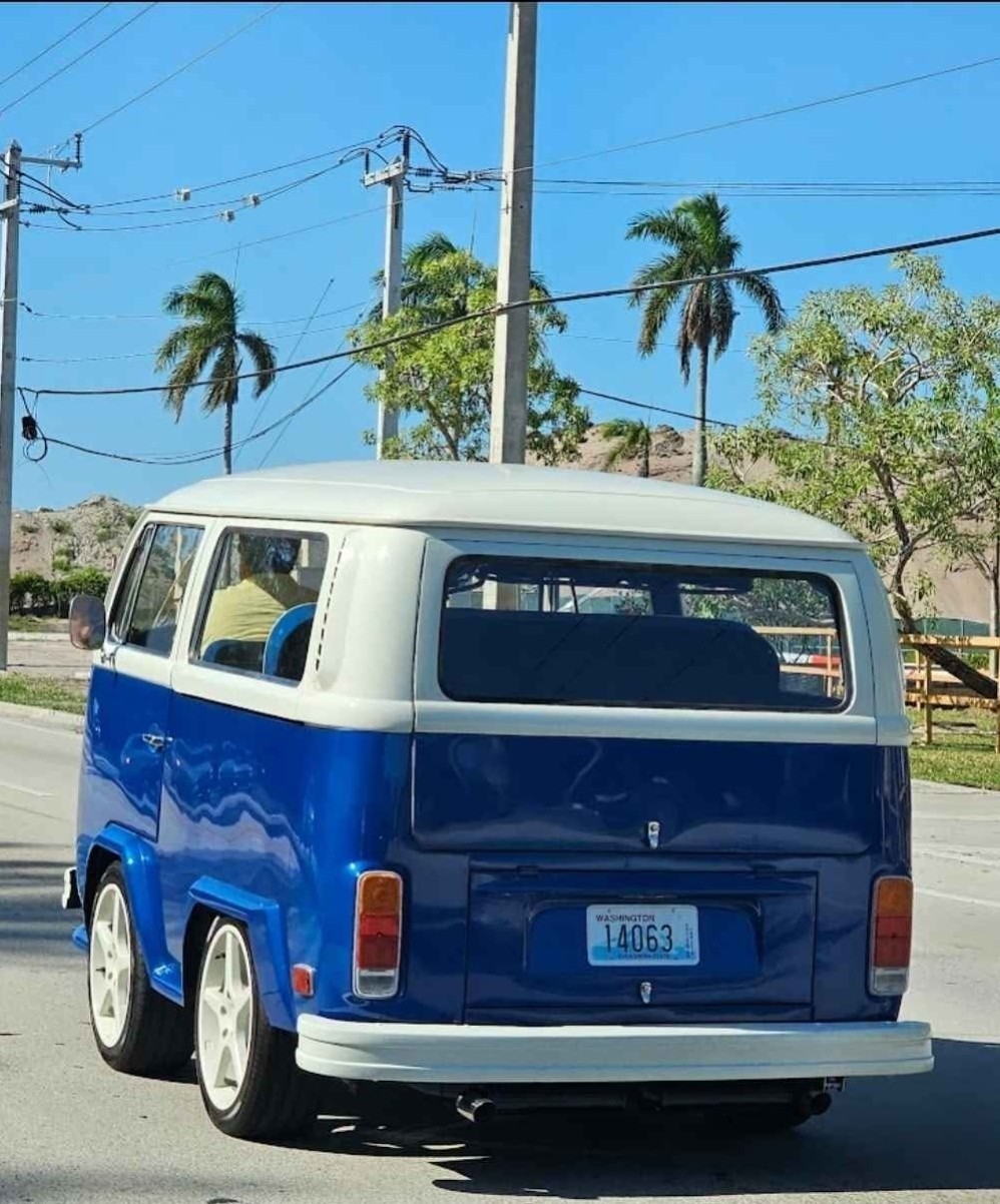 Volkswagen-BusVanagon-1973-Minivan-4