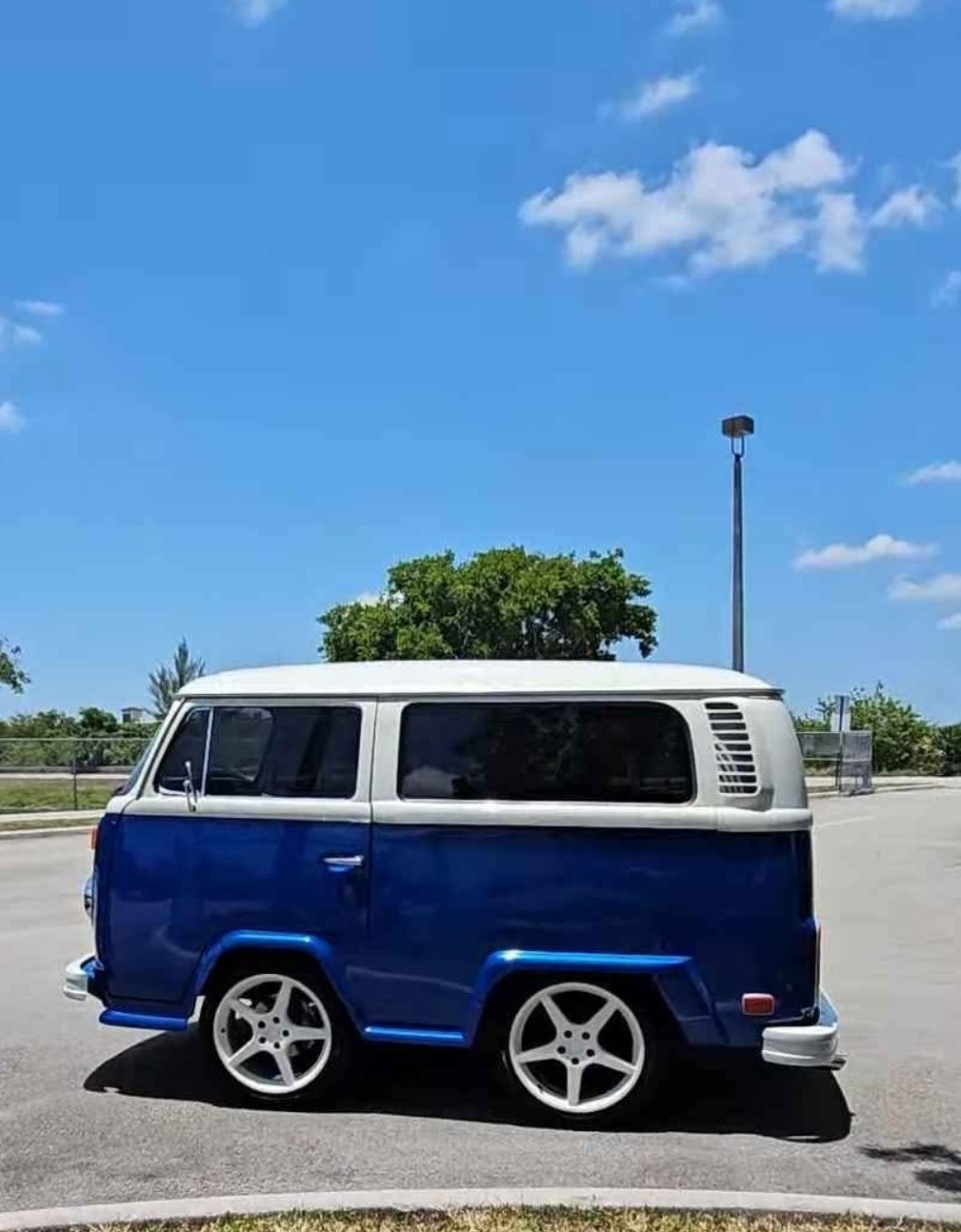 Volkswagen-BusVanagon-1973-Minivan-6