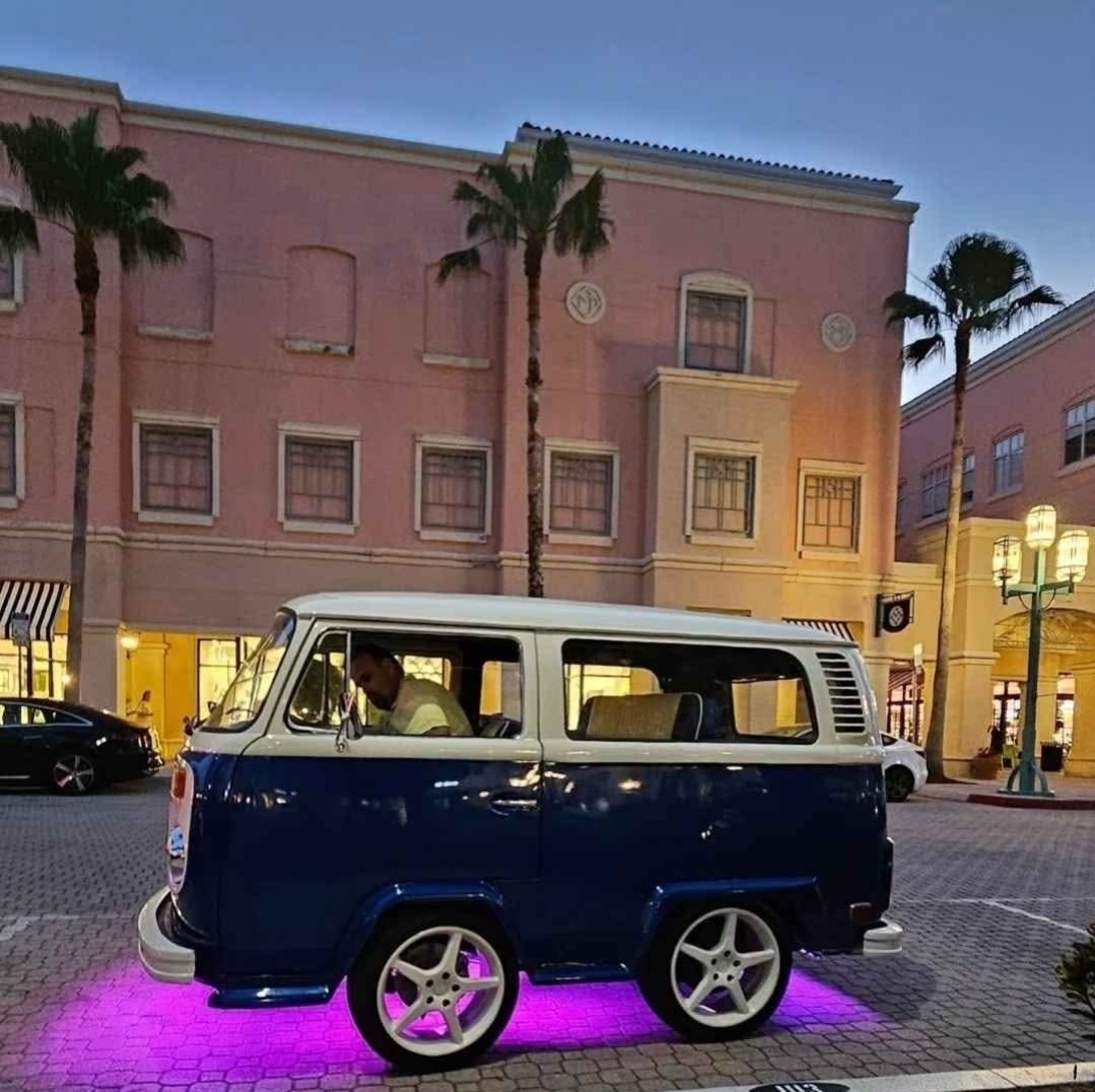 Volkswagen-BusVanagon-1973-Minivan-7