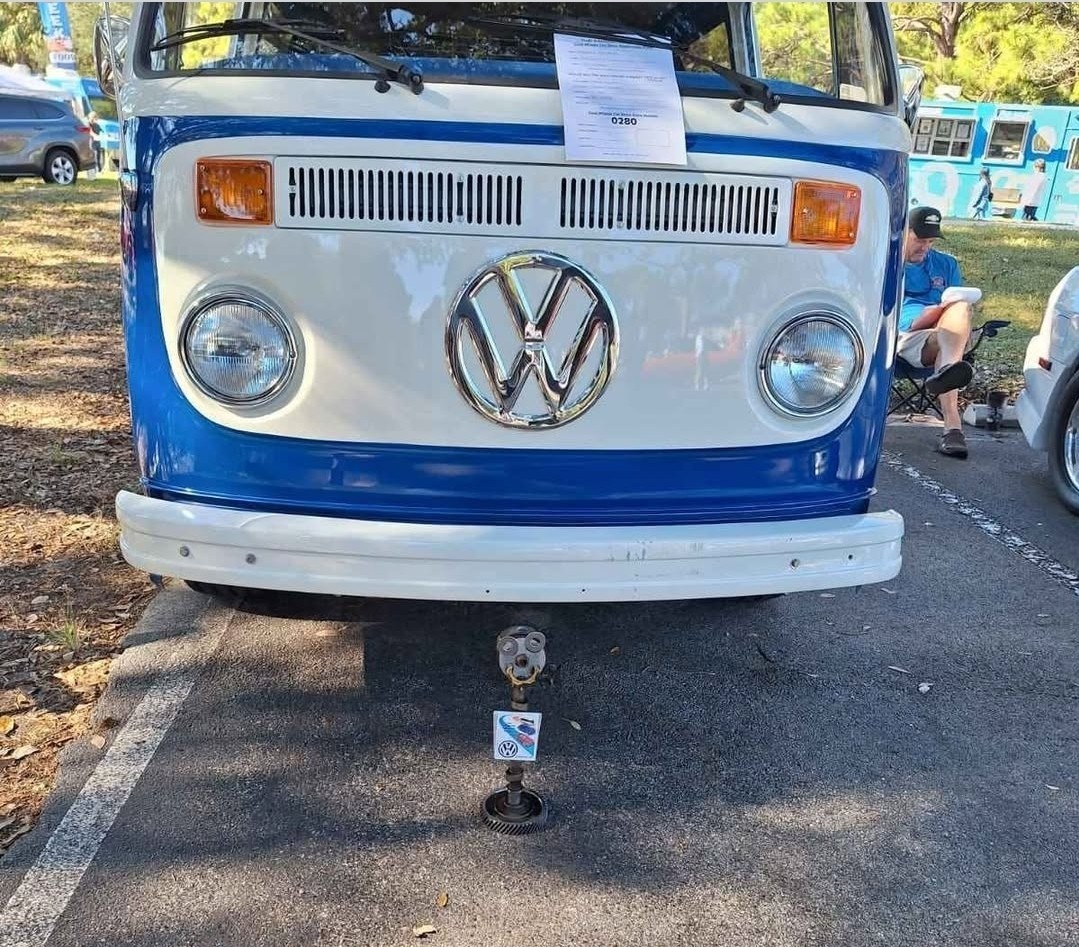 Volkswagen-BusVanagon-1973-Minivan-9