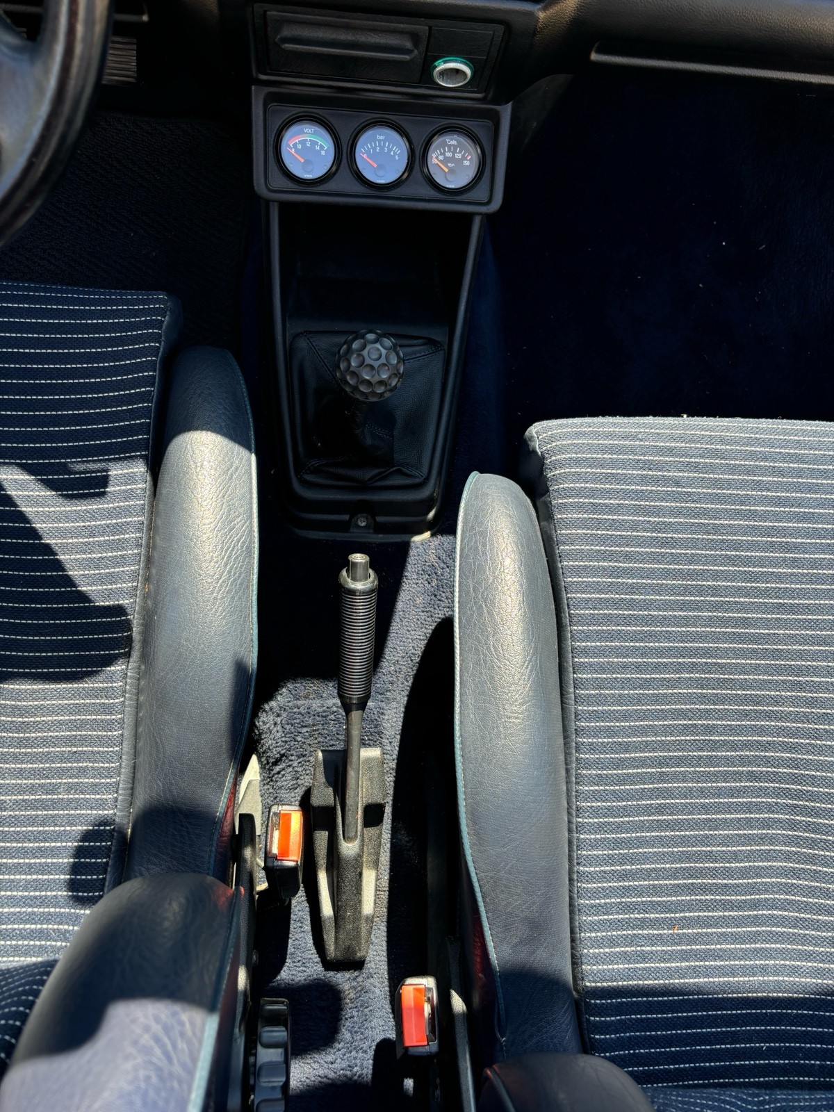 Volkswagen-Cabrio-1986-Convertible-18