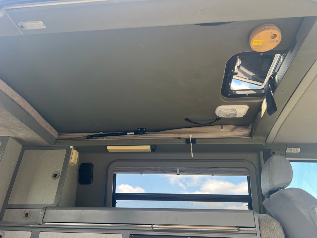 Volkswagen-EuroVan-1995-Van-Camper-10