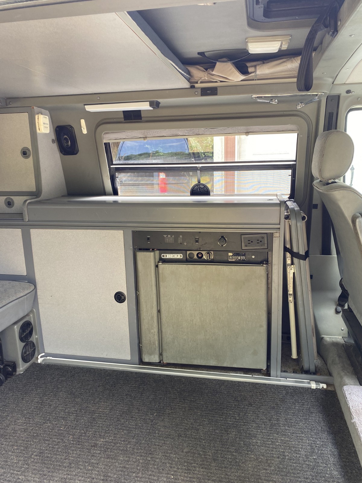 Volkswagen-EuroVan-1995-Van-Camper-10