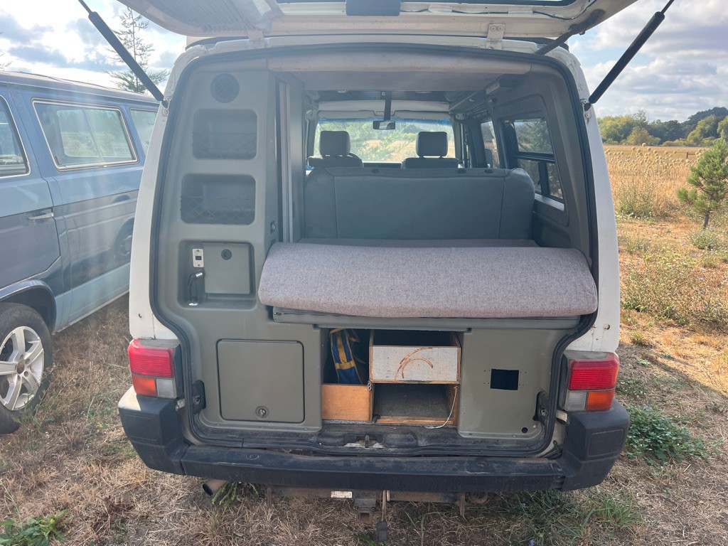 Volkswagen-EuroVan-1995-Van-Camper-12
