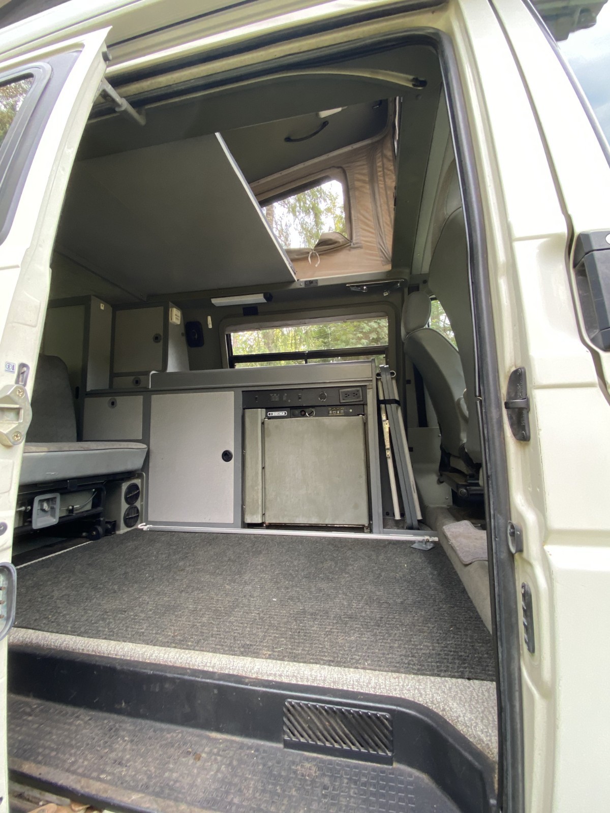 Volkswagen-EuroVan-1995-Van-Camper-25
