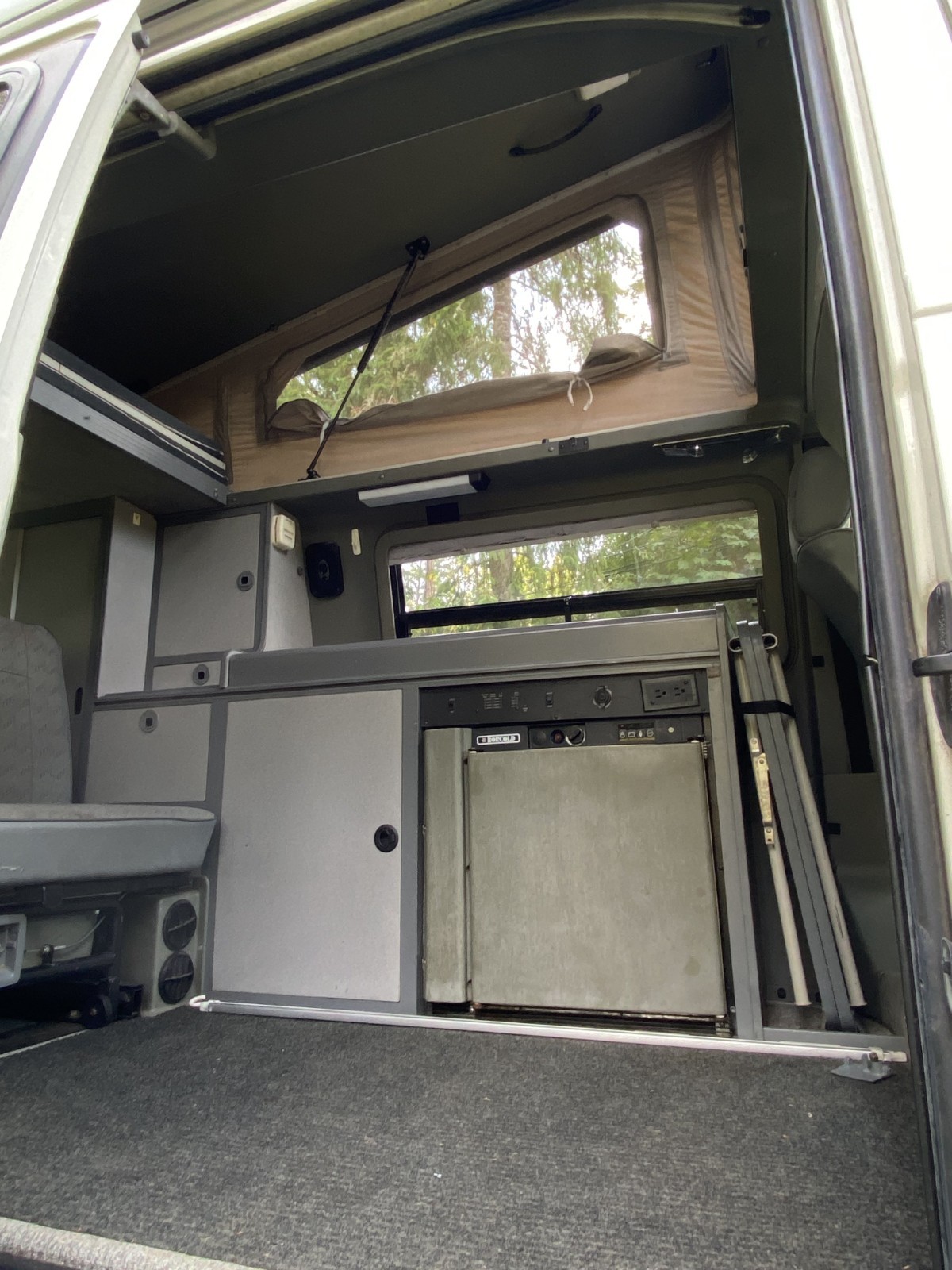 Volkswagen-EuroVan-1995-Van-Camper-26