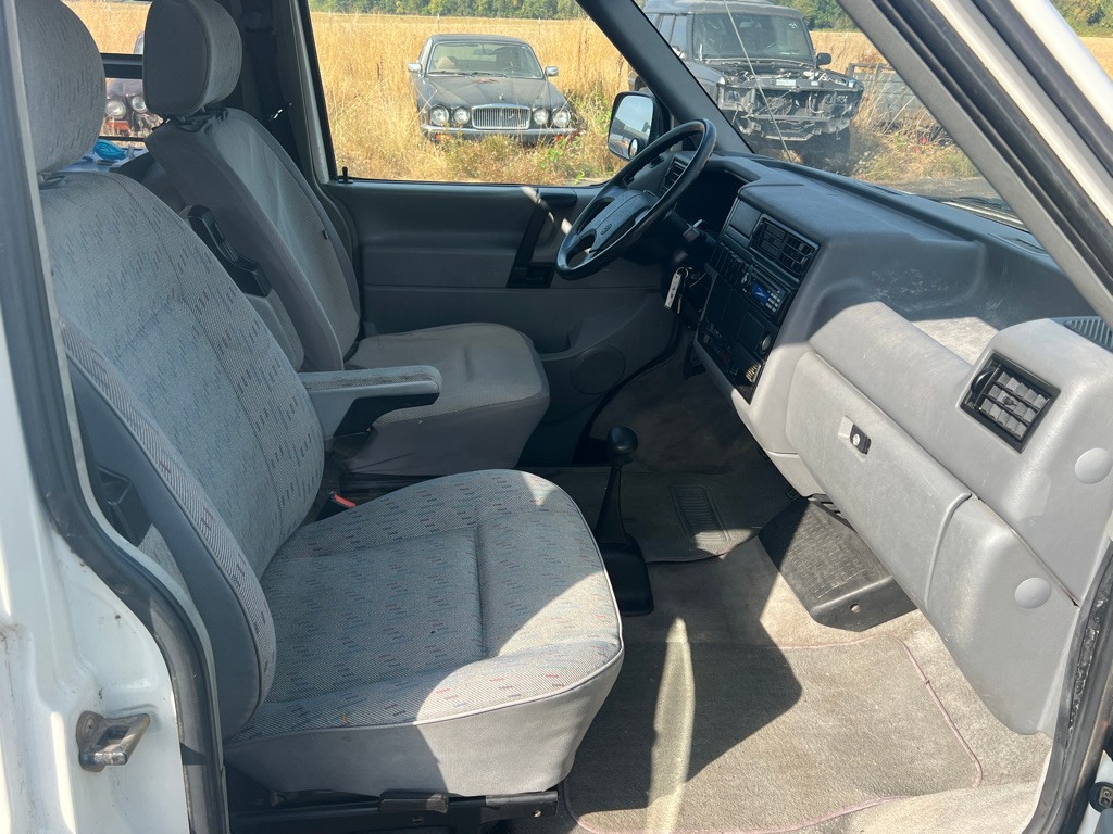 Volkswagen-EuroVan-1995-Van-Camper-5