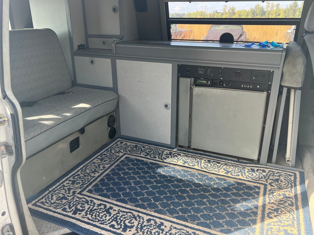 Volkswagen-EuroVan-1995-Van-Camper-7