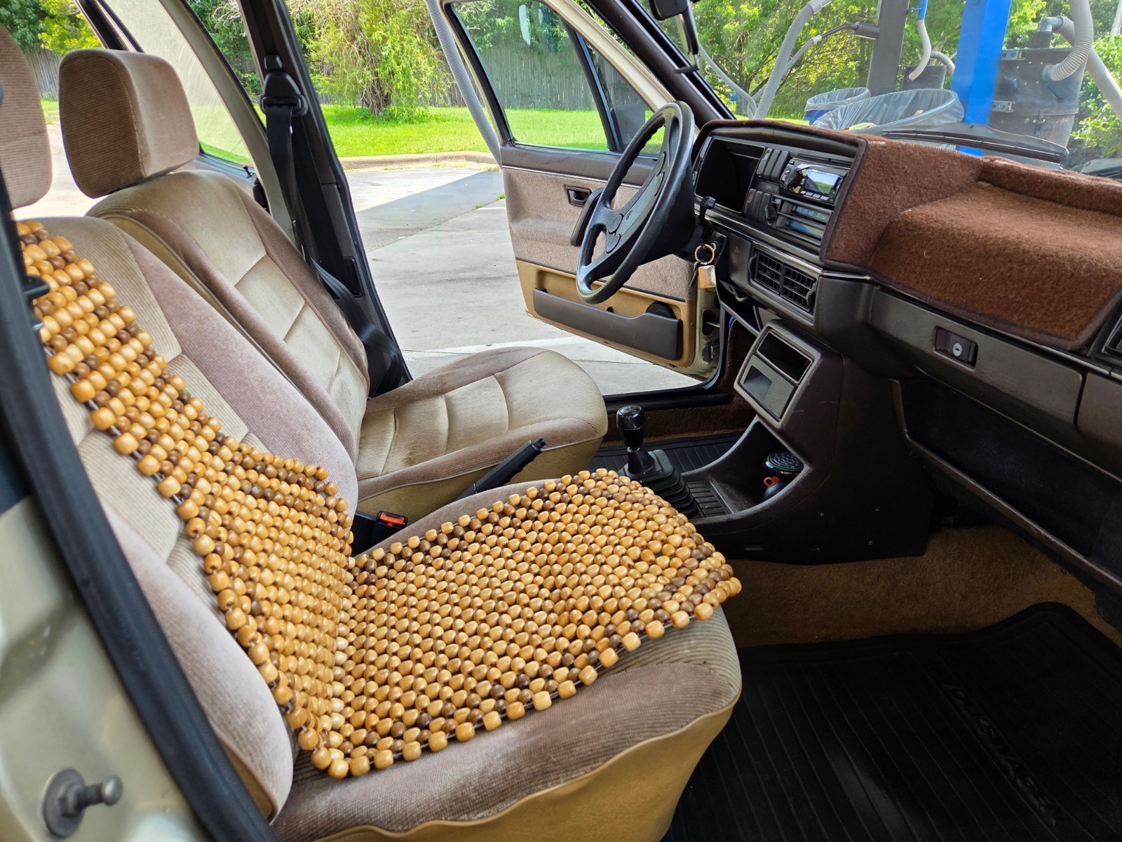 Volkswagen-Jetta-1986-Sedan-16