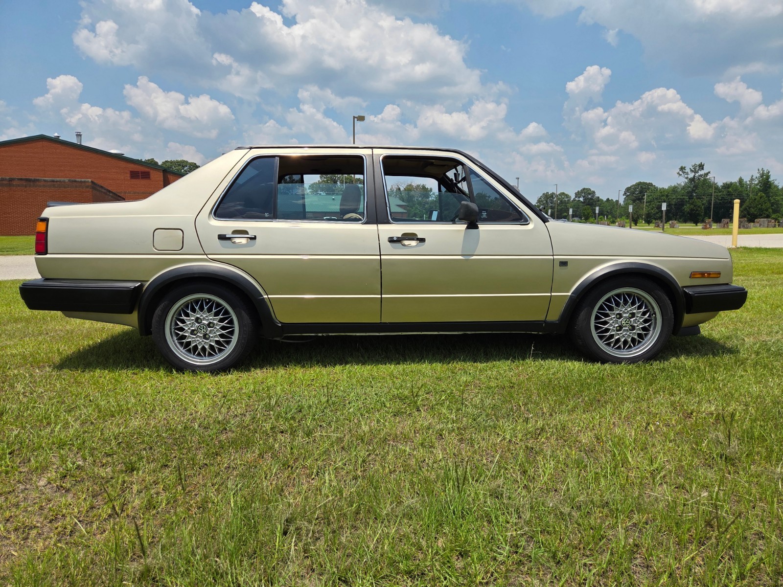 Volkswagen-Jetta-1986-Sedan-2