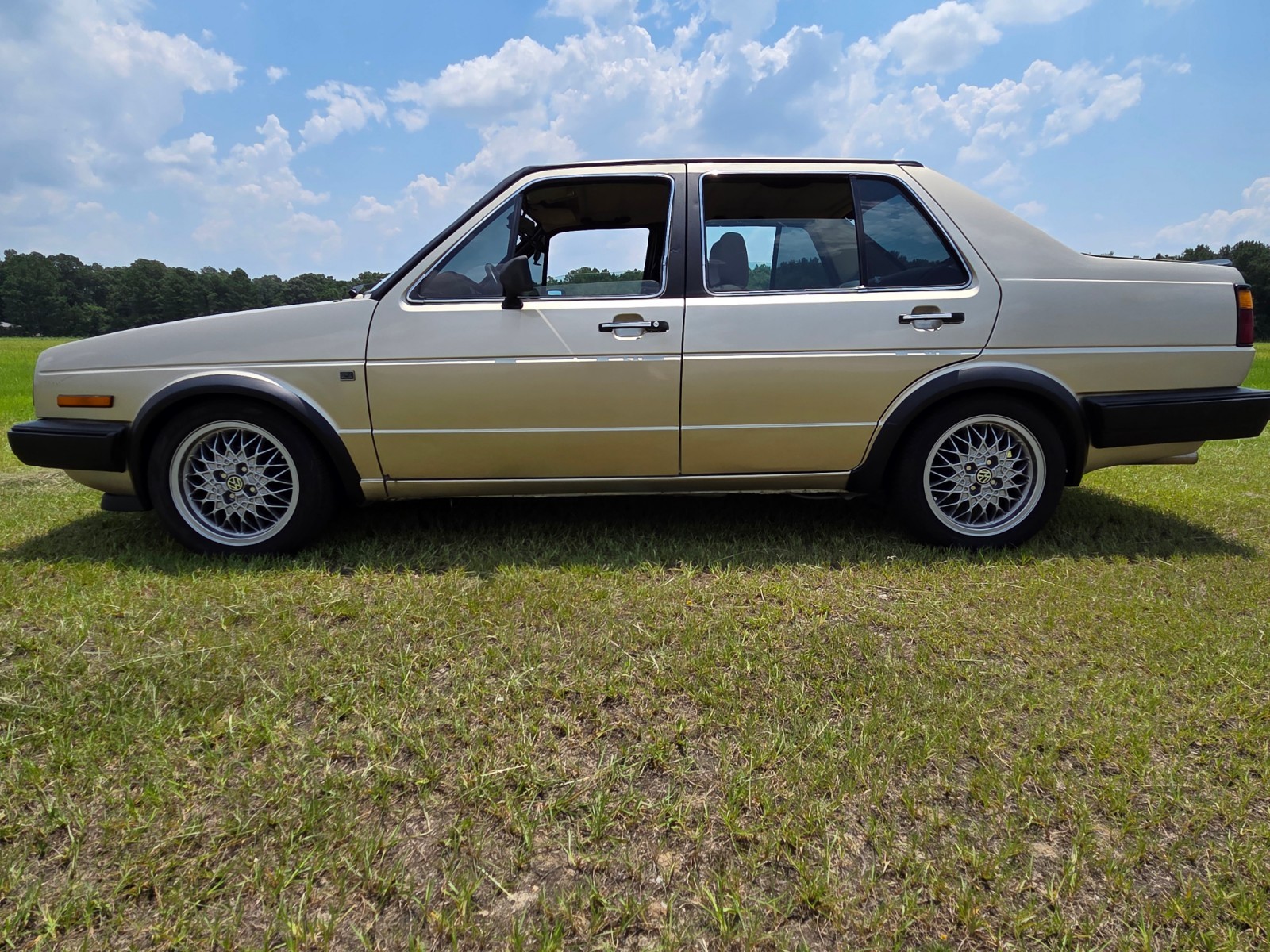 Volkswagen-Jetta-1986-Sedan-5