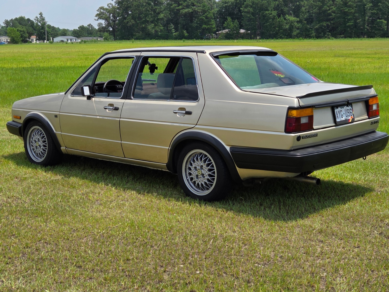 Volkswagen-Jetta-1986-Sedan