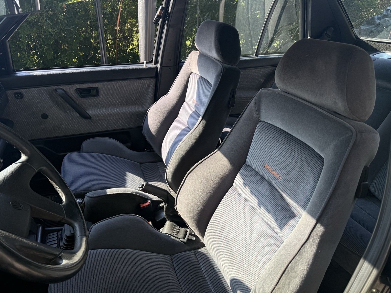 Volkswagen-Jetta-1992-Sedan-11