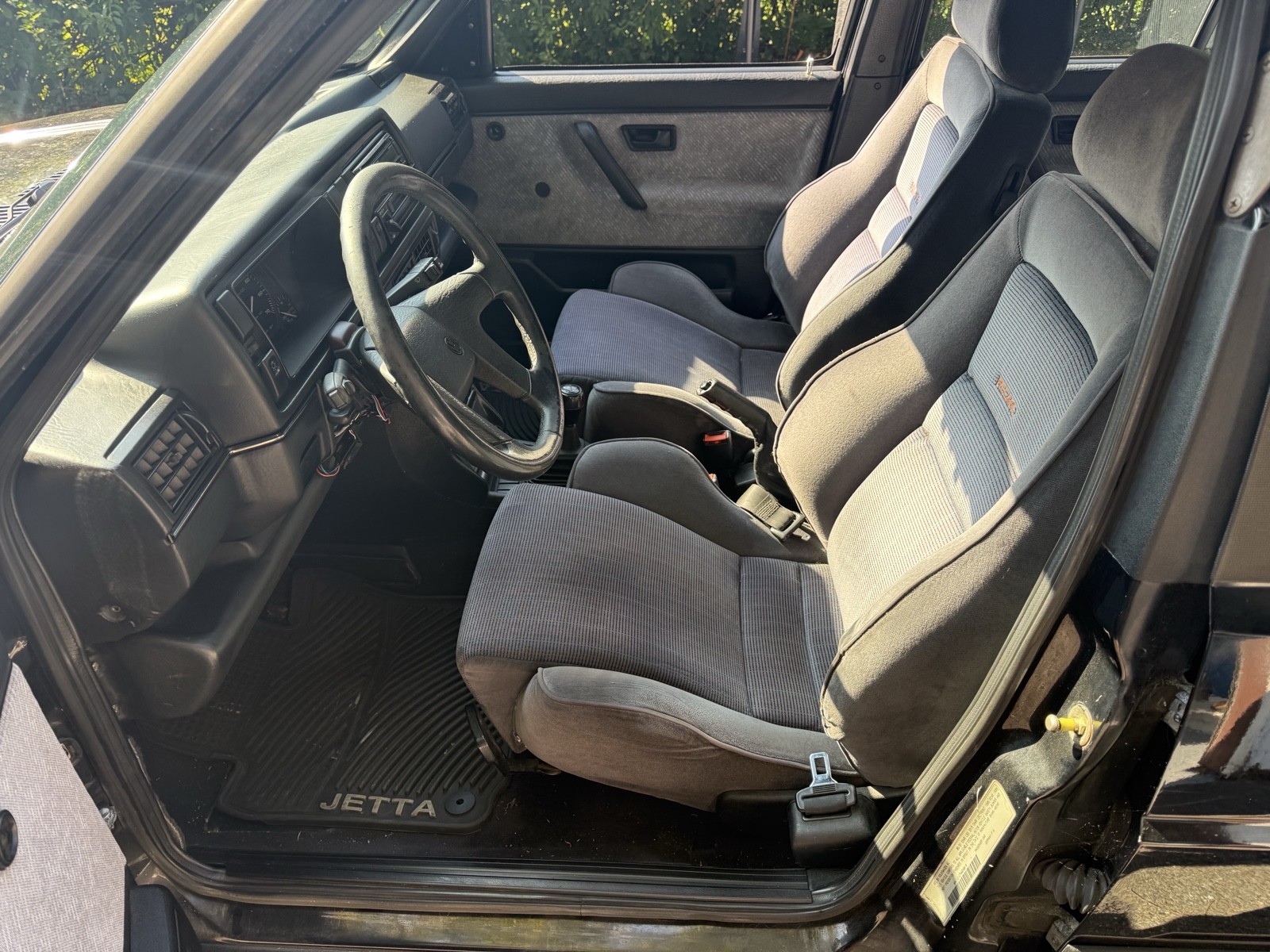Volkswagen-Jetta-1992-Sedan-12