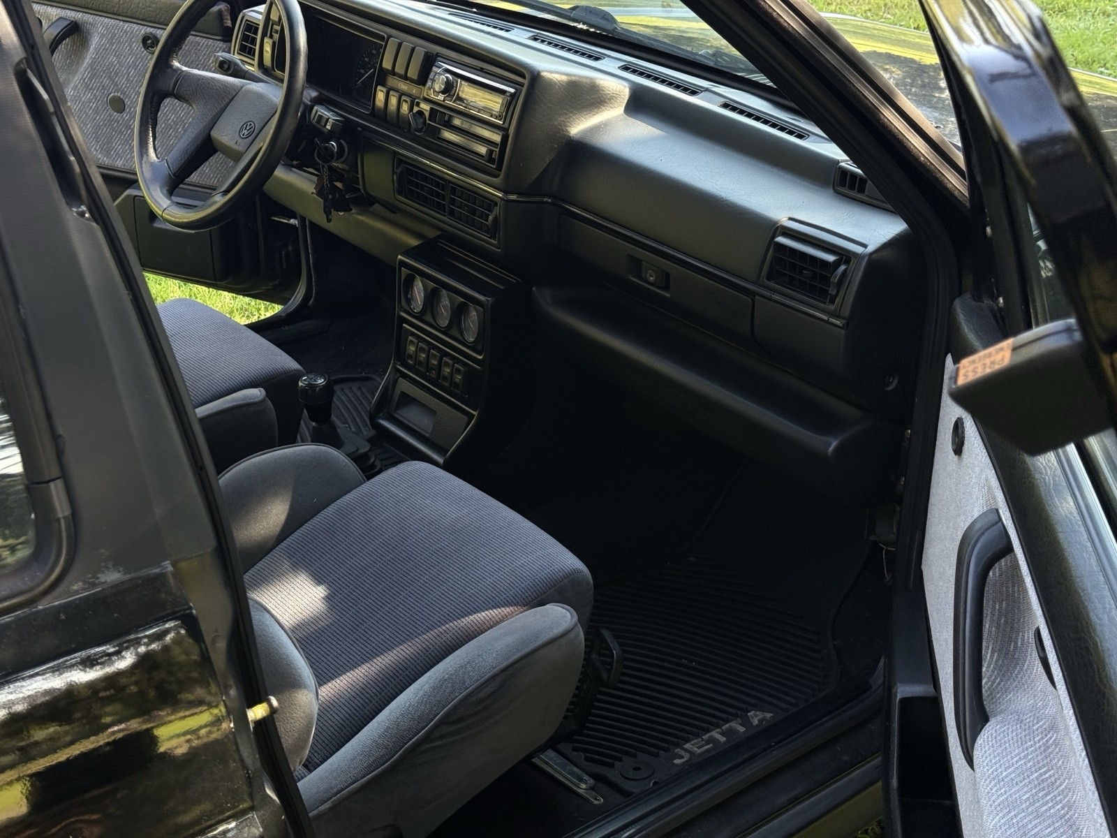 Volkswagen-Jetta-1992-Sedan-13