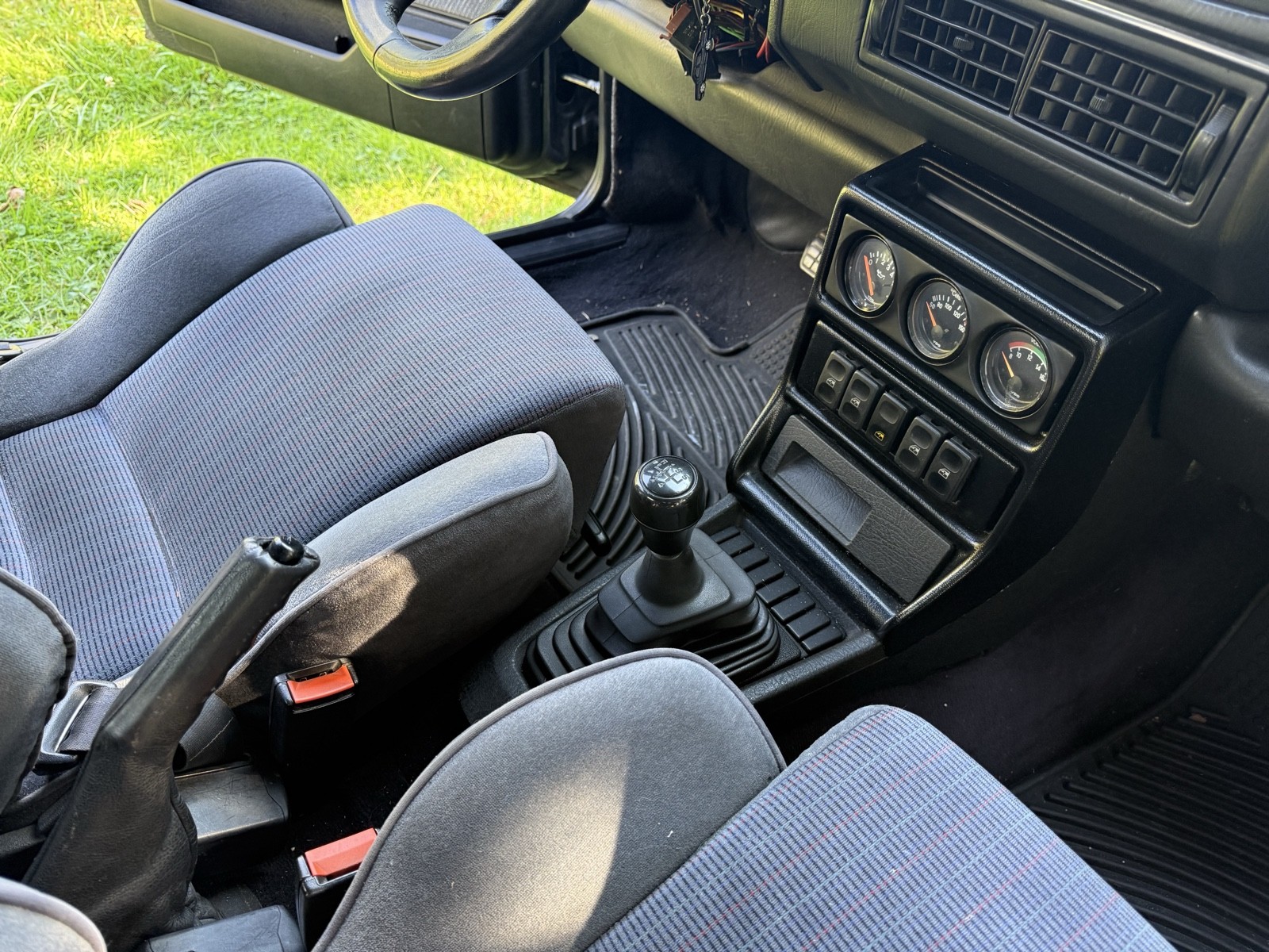 Volkswagen-Jetta-1992-Sedan-14