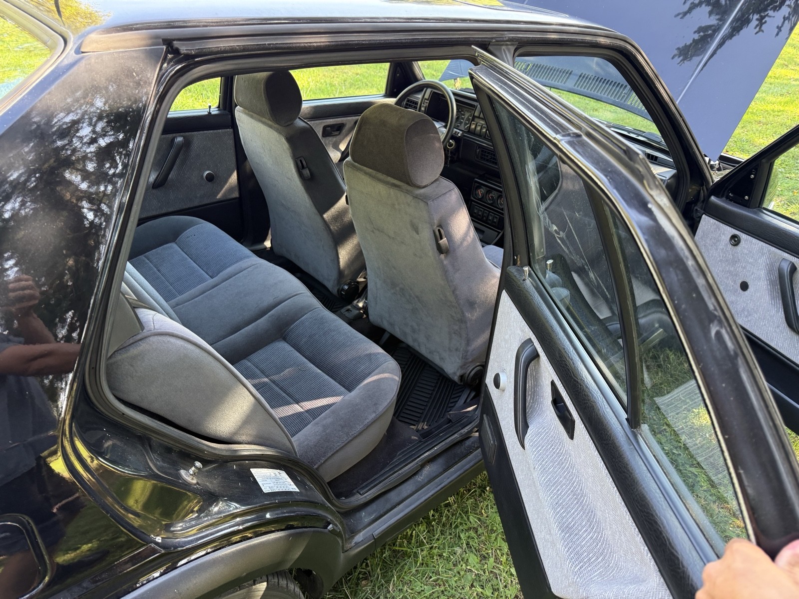 Volkswagen-Jetta-1992-Sedan-24