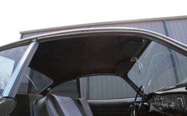 Volkswagen-Karmann-Ghia-1965-Coupe-14
