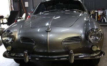 Volkswagen-Karmann-Ghia-1965-Coupe-30