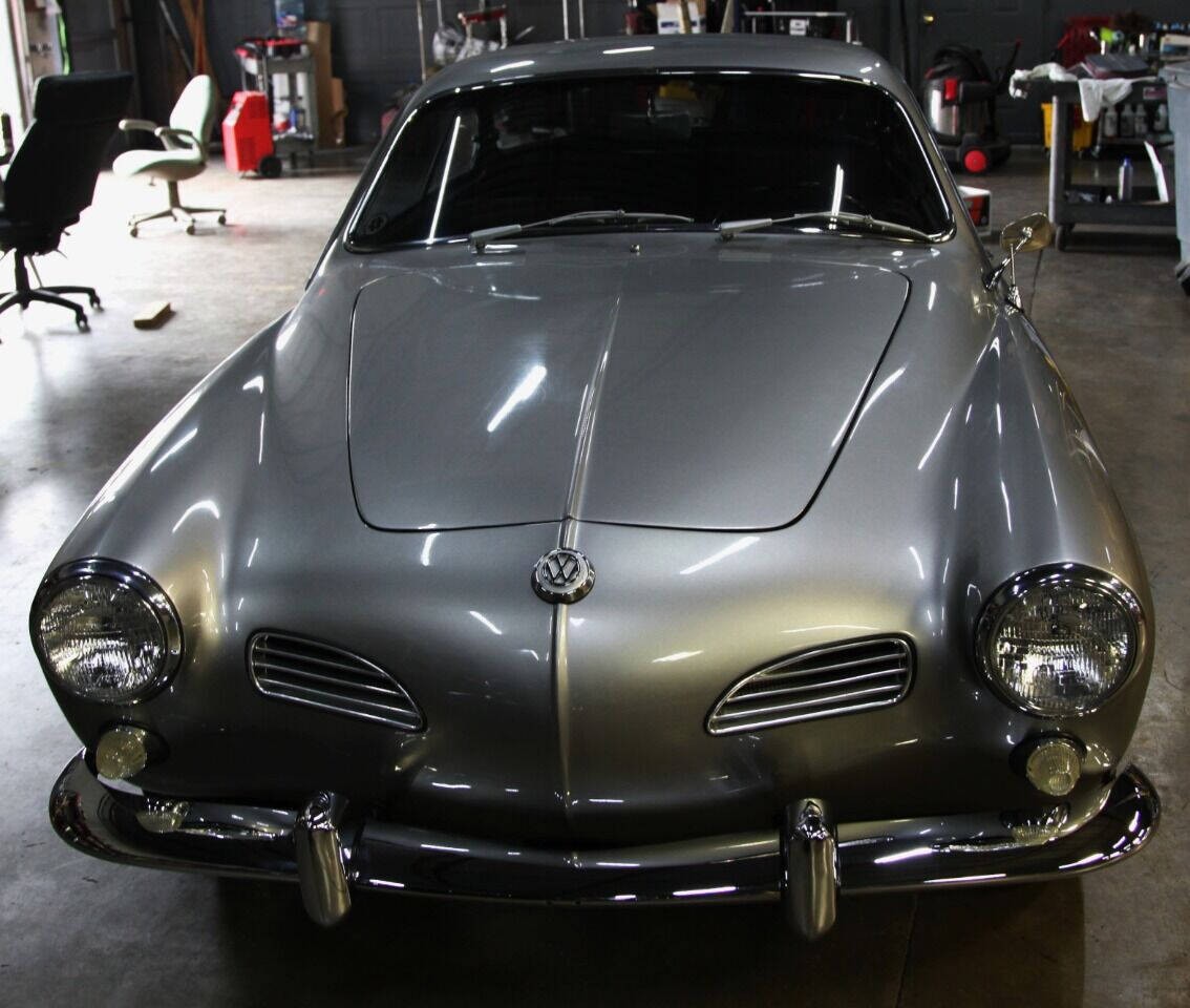Volkswagen-Karmann-Ghia-1965-Coupe-31
