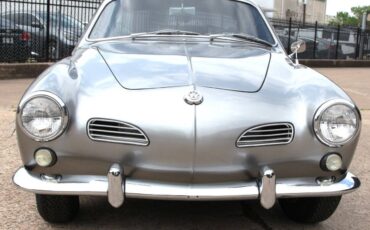 Volkswagen-Karmann-Ghia-1965-Coupe-38