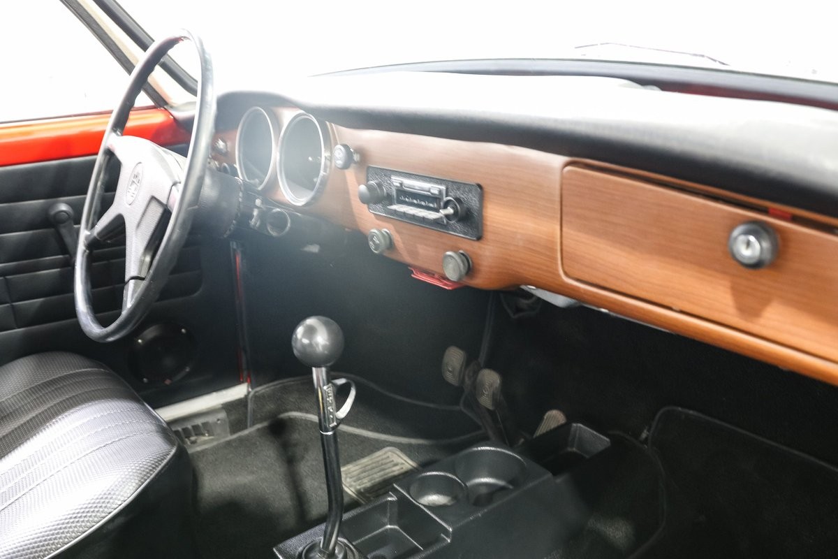 Volkswagen-Karmann-Ghia-1973-Coupe-18