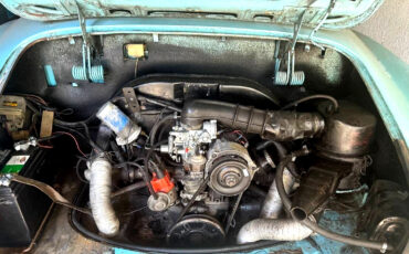 Volkswagen-Karmann-Ghia-1974-Coupe-13
