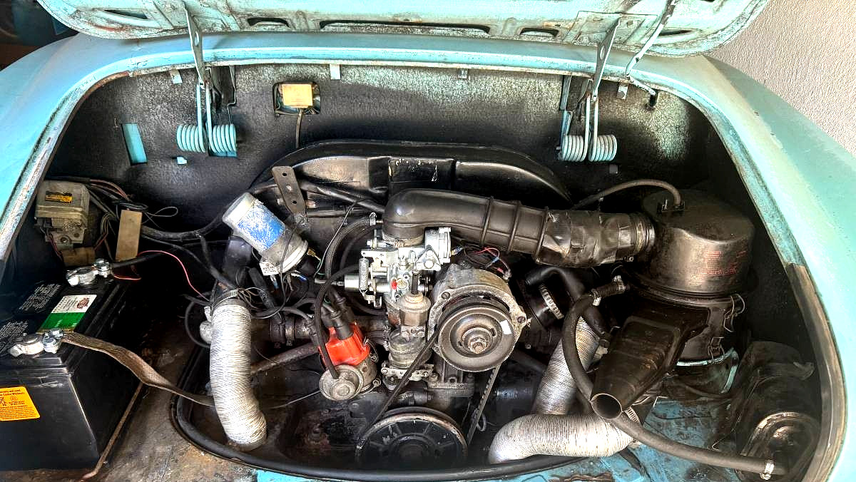 Volkswagen-Karmann-Ghia-1974-Coupe-13
