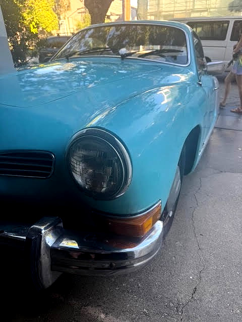 Volkswagen-Karmann-Ghia-1974-Coupe-3