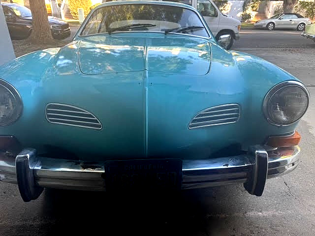 Volkswagen-Karmann-Ghia-1974-Coupe-4