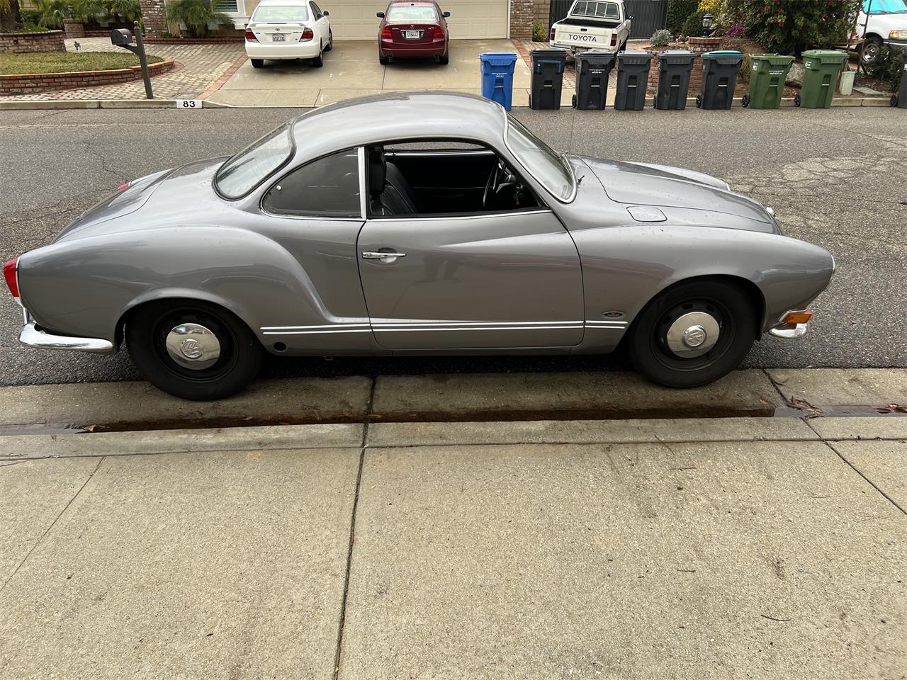 Volkswagen-Karmann-ghia-1970-Gray-Blk-1