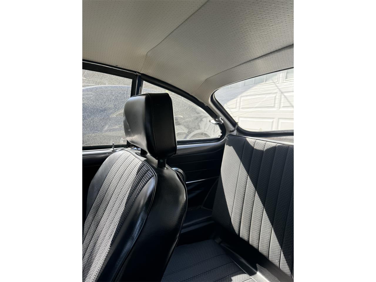Volkswagen-Karmann-ghia-1970-Gray-Blk-13